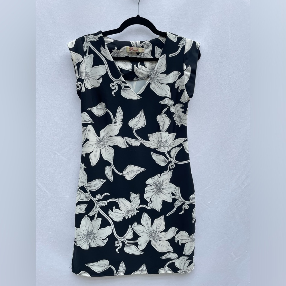 Stretch, cap-sleeve shift dress